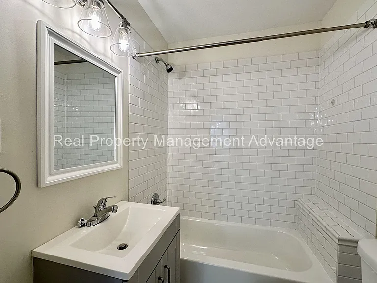 310 W Hazelhurst St — Photo 19