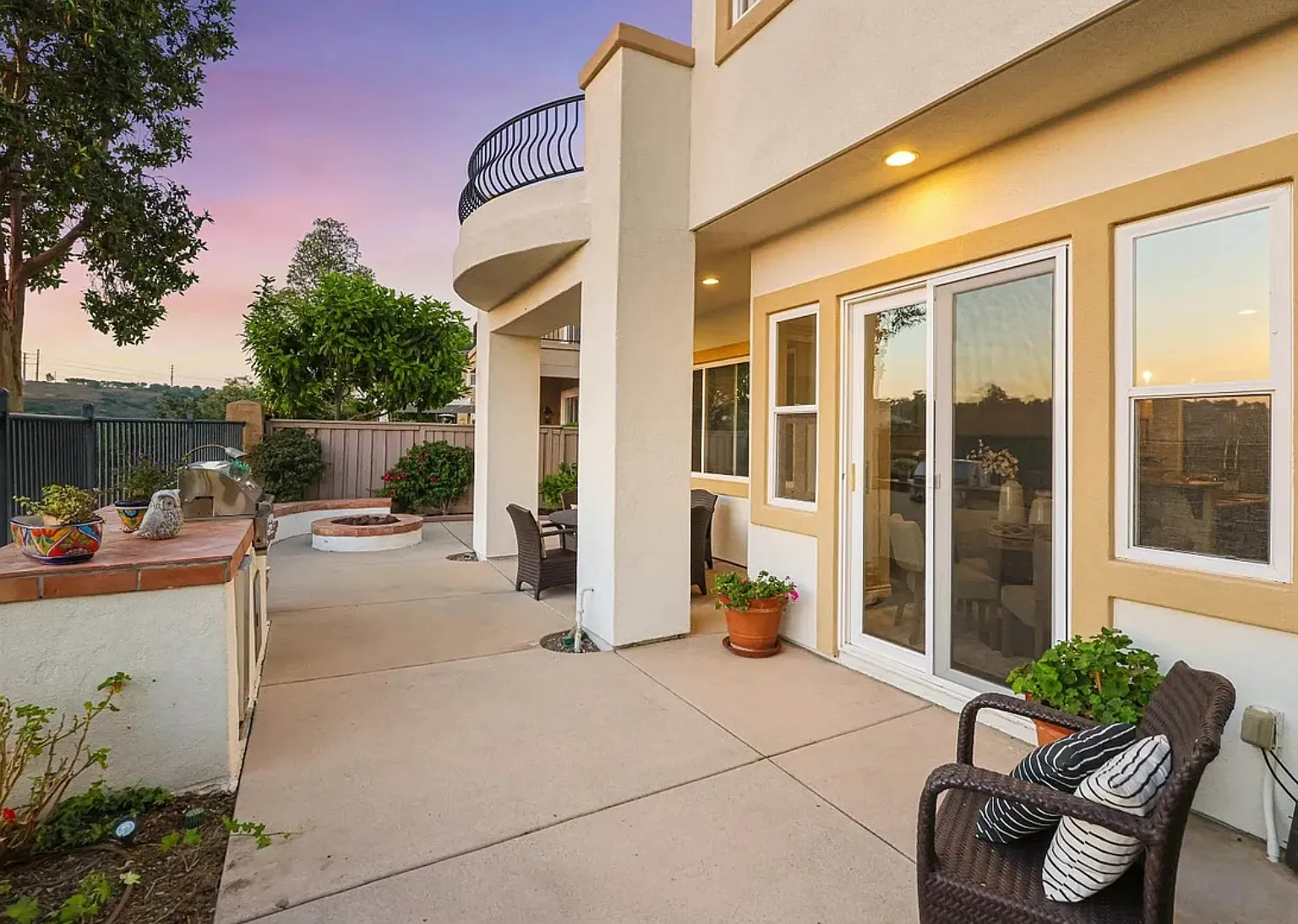 4 bed, 4.5 bath, 3906 sqft, $7,980 — Photo 4