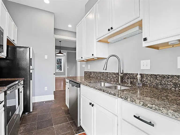 2 bed, 1600 sqft, $2,300 — Photo 4