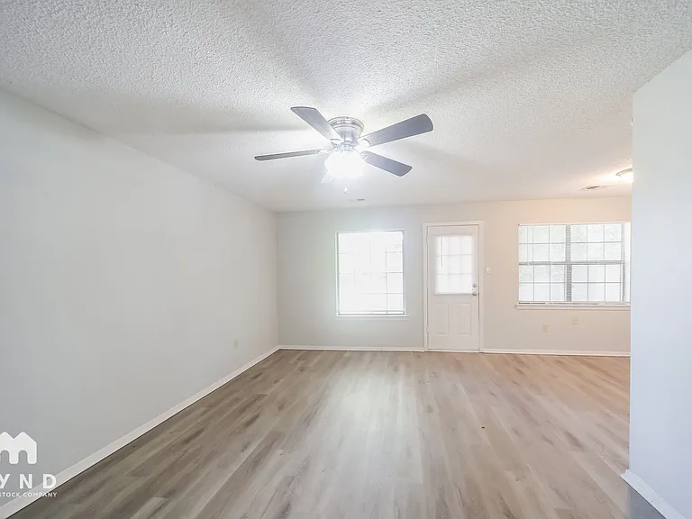 7260 Northbrook Dr — Photo 6