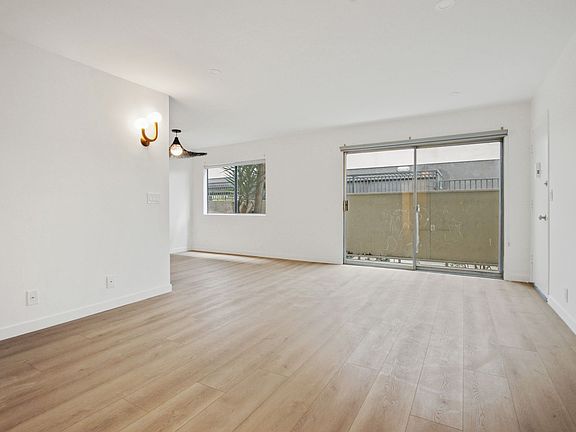 5th image of 3663 Mentone Ave APT 2