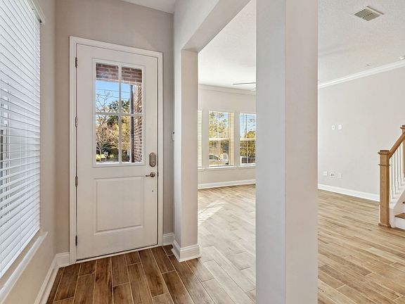 5th image of 247 Beech St