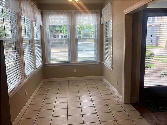 2nd image of 901 W 22nd St APT 104
