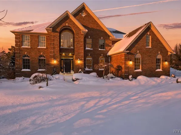 18 Woodthrush Trl, Orchard Park, NY 14127