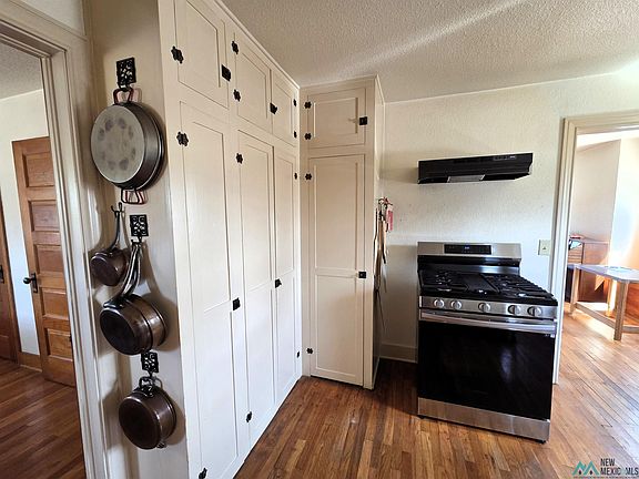 4th image of 1620 Gidding St
