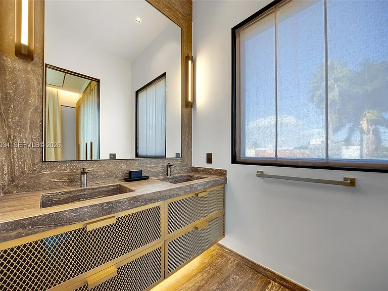 200 W Rivo Alto Dr — Photo 63