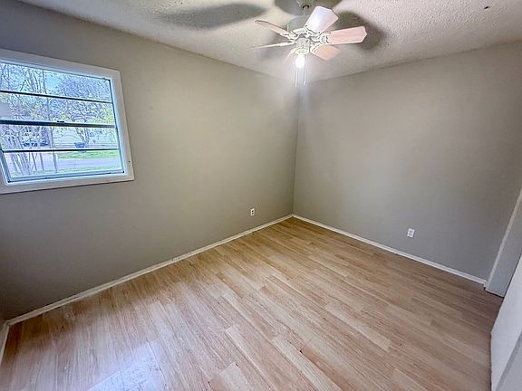 4th image of 3200 Meador Rd