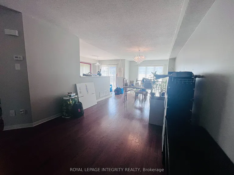 29 Chesapeake Cres — Photo 4