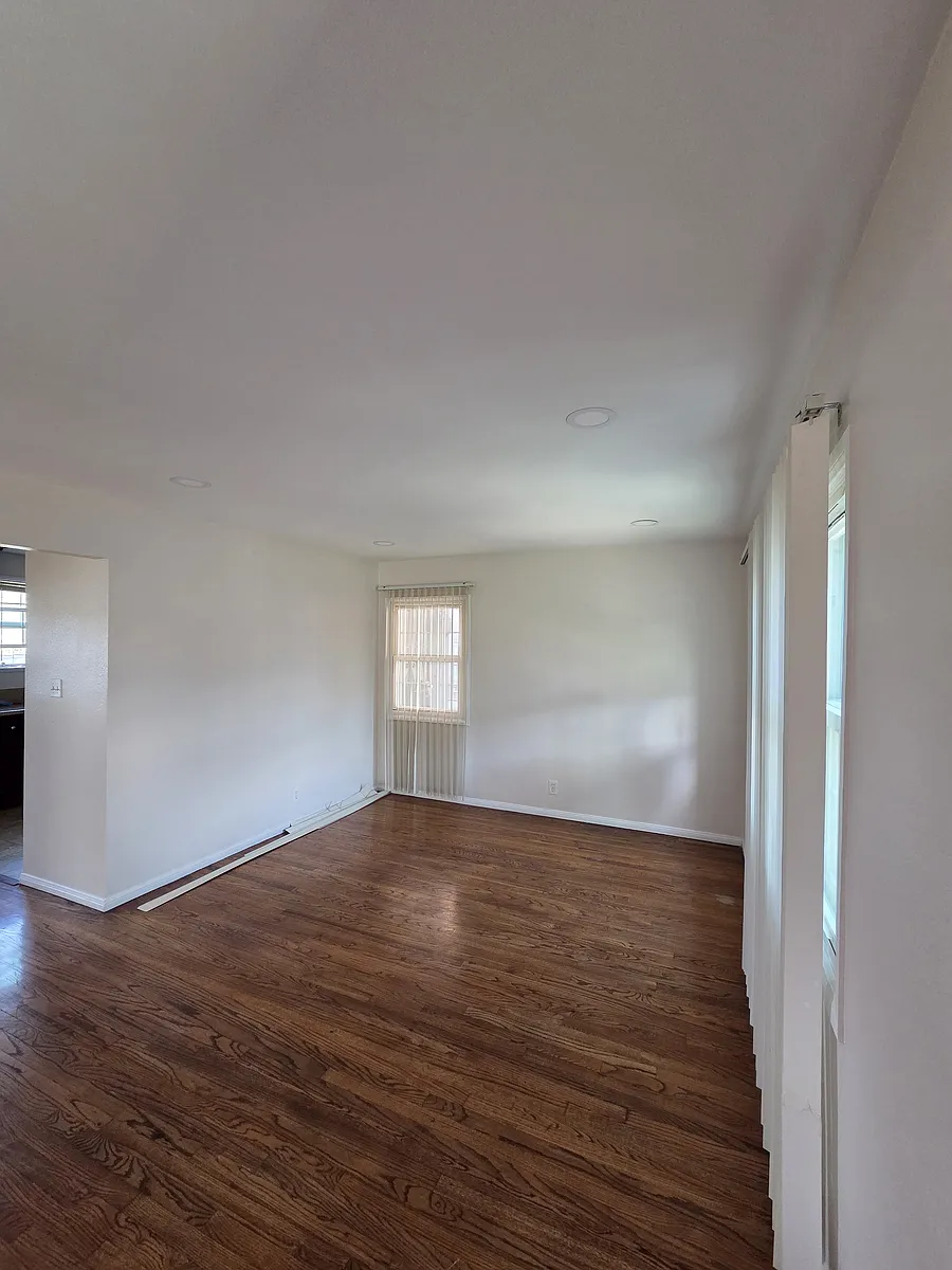 Building Photo - 2101 W 102nd St