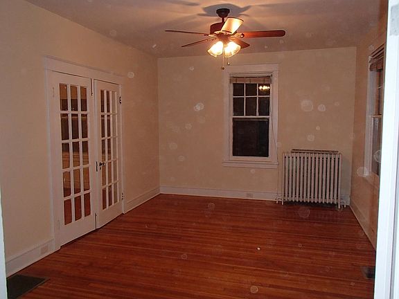 3rd image of 2919 Hawthorne Ave