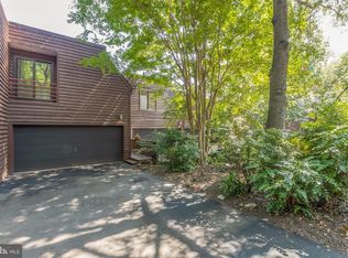 2002 Turtle Pond Dr, Reston, VA 20191