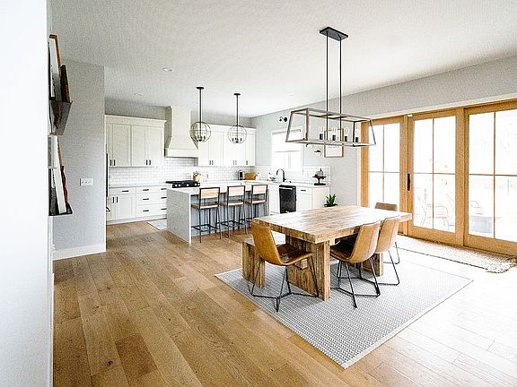 5th image of 7656 Bordeaux Dr