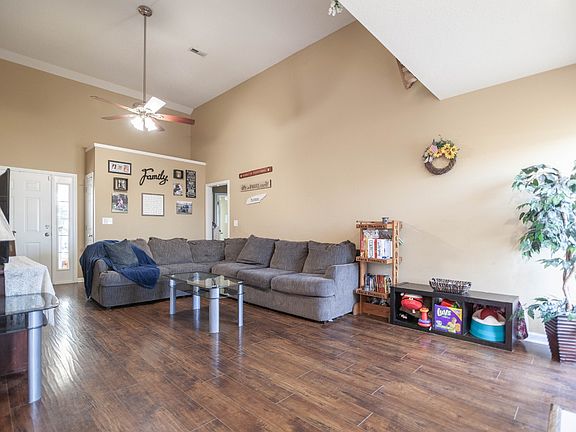 3rd image of 3743 Heather Dr