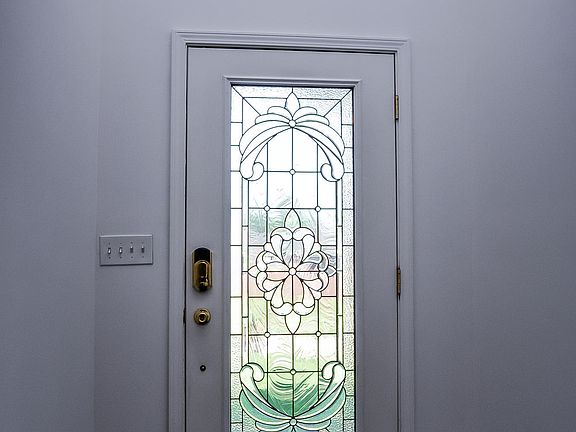 4th image of 322 London Sq
