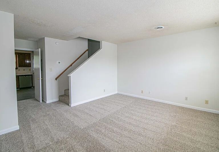 814 E Golfview Pl — Photo 2