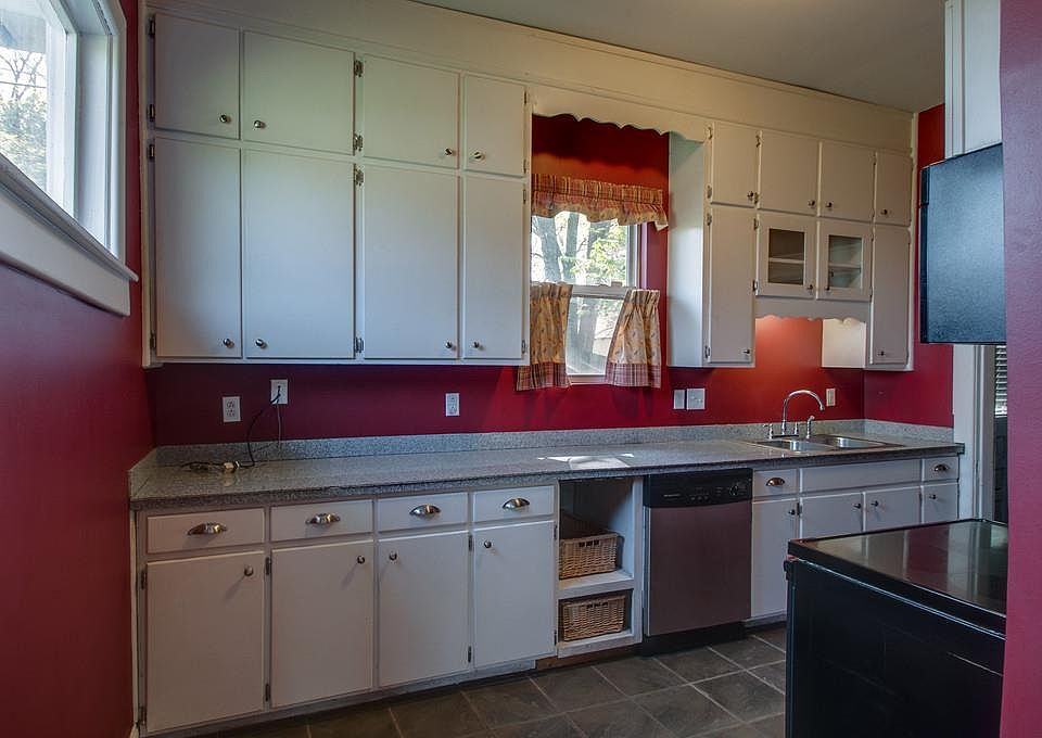 2nd image of 326 51st Ave N