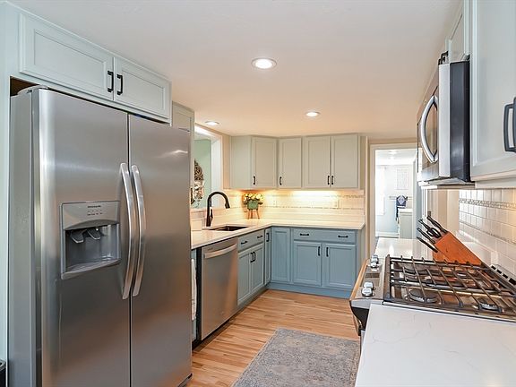 4th image of 25 Silver Birch Ave