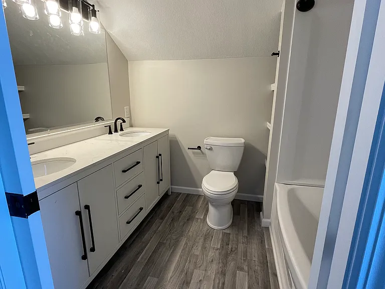 553 Adams Ave — Photo 18
