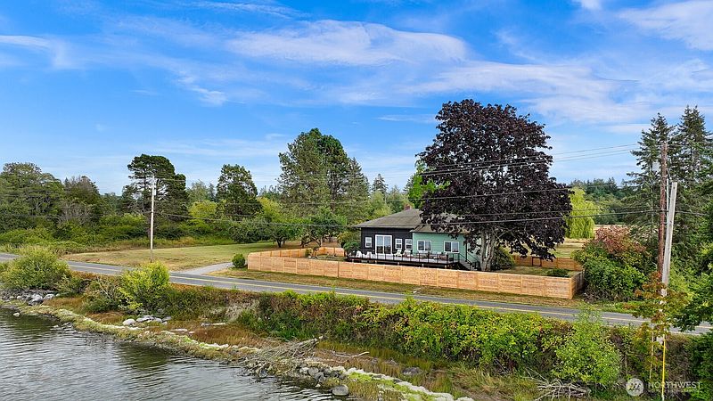 3rd image of 4701 Drayton Harbor Road