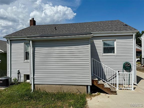5th image of 324 Degenhardt Ave