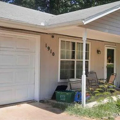 3 bed, 1.5 bath, 1200 sqft, $1,850 — Photo 2