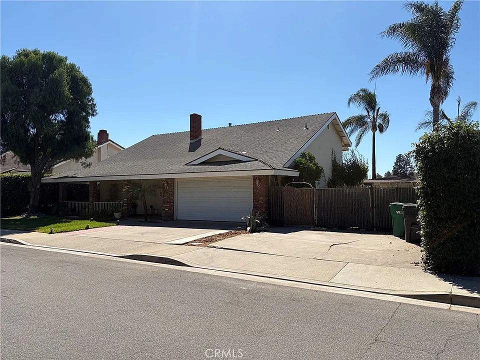 1742 La Mesa Oaks Dr