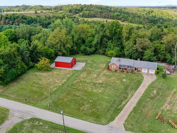 392 Lusk Rd, Bentleyville, PA 15314