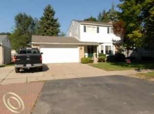 19427 Merriman Rd, Livonia, MI 48152