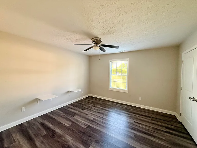 250 Hycliff St #1-9 — Photo 11