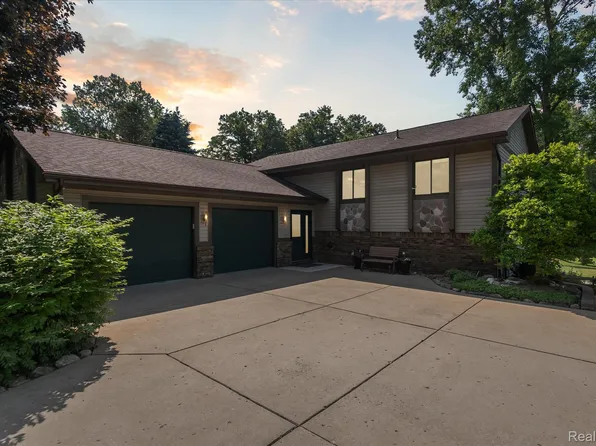 2386 Sherlock Trl, Highland, MI 48356