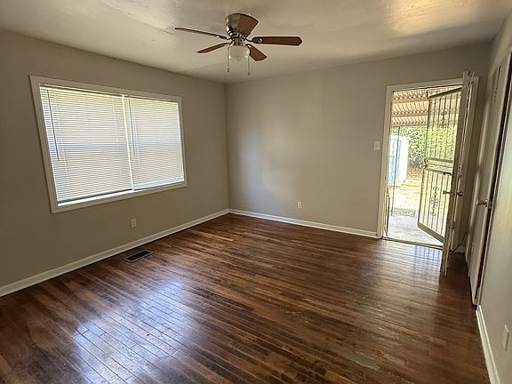 4th image of 4112 Truman Rd