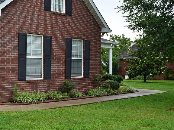 3rd image of 305 Autumn Glenn Dr