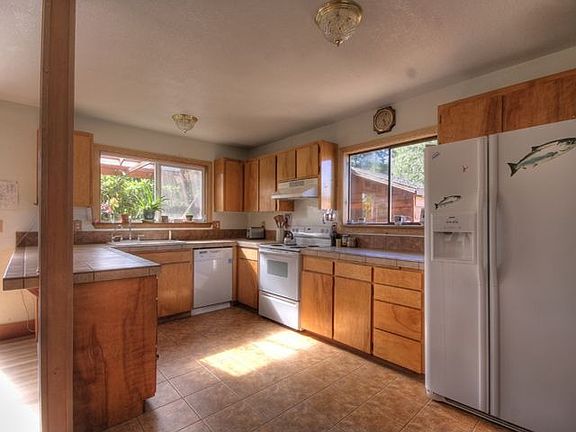 Kitchen -tile floor & counter top