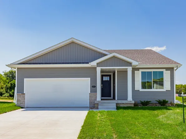4275 Grover Woods Ln, Des Moines, IA 50317