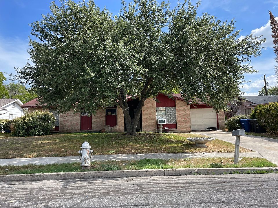 1st image of 4618 Hollyspring Dr
