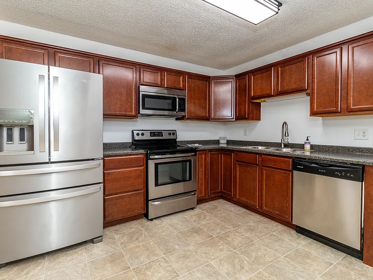 2821 Vicksburg Ln — Photo 32