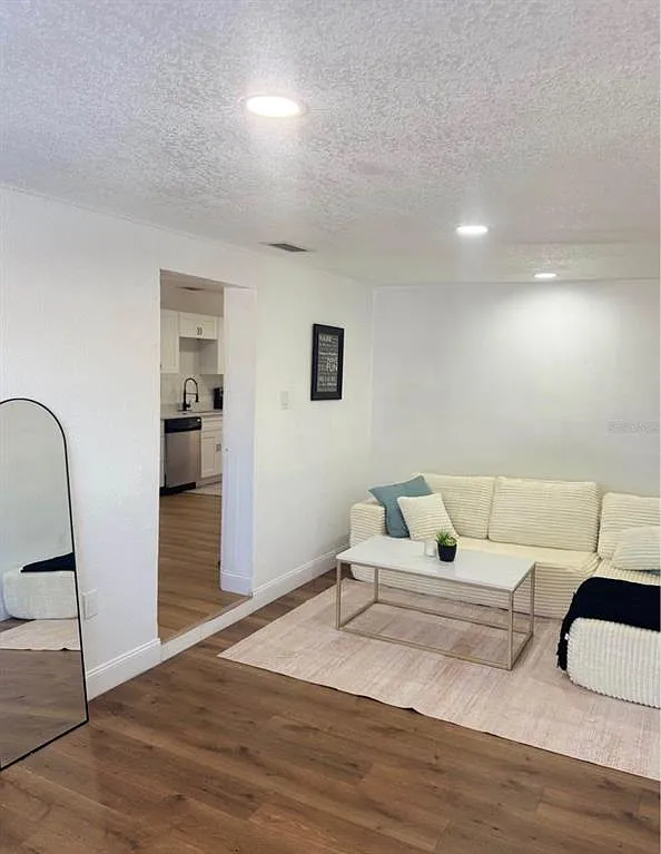 2 bed, 1.0 bath, 1128 sqft, $2,100 — Photo 2