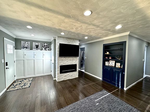 2nd image of 1020 Miller St