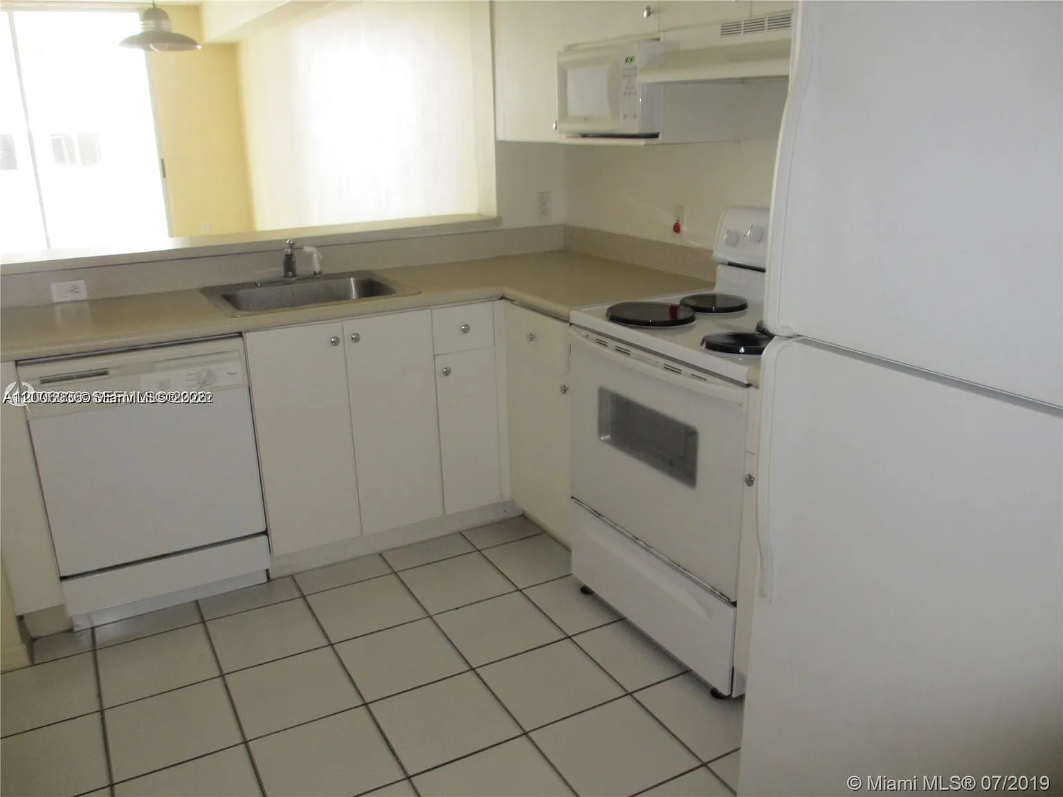Blue Lagoon Condo — Photo 3