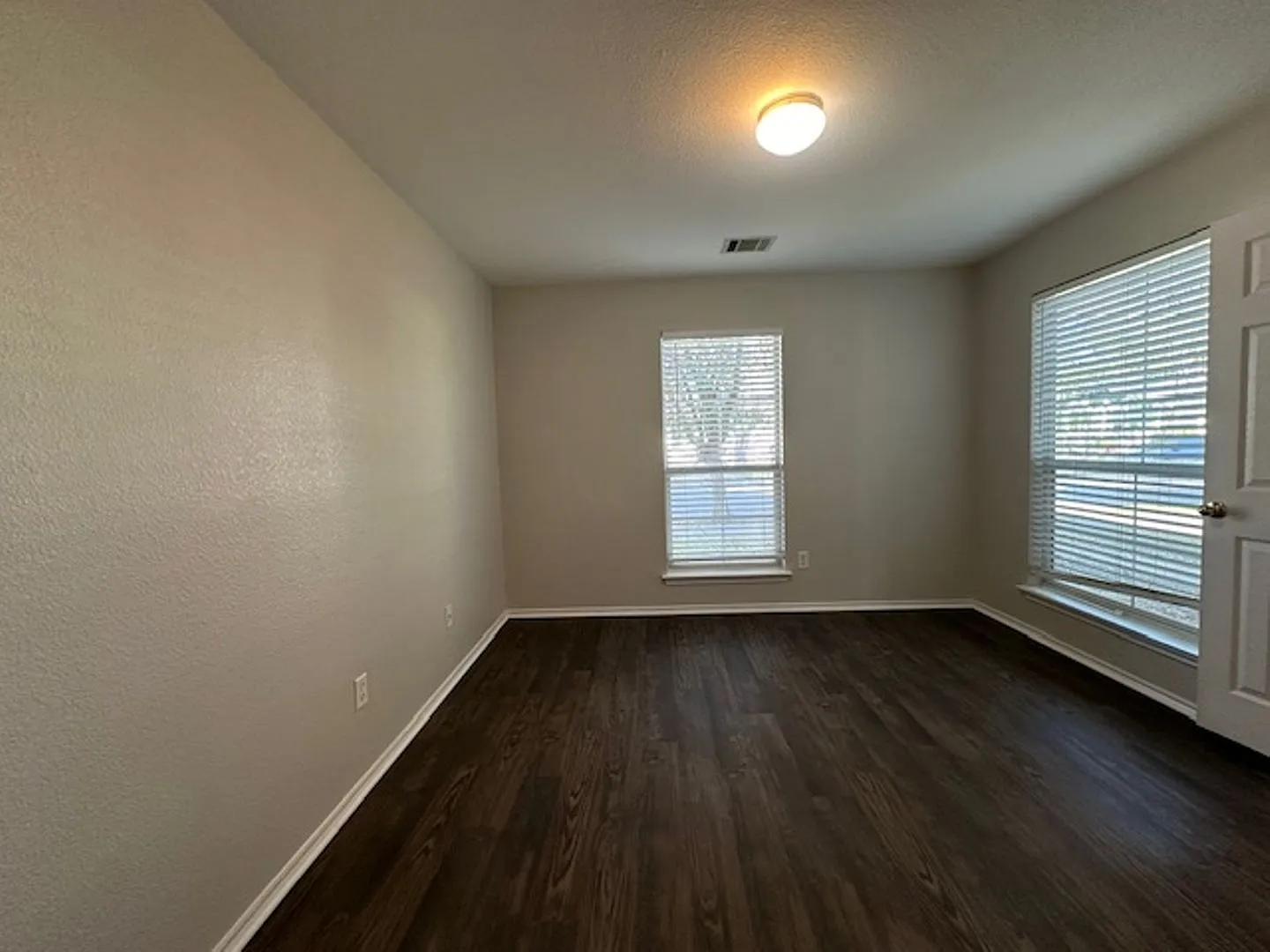 Great 4 Bedroom Home In Plum Creek — Photo 3