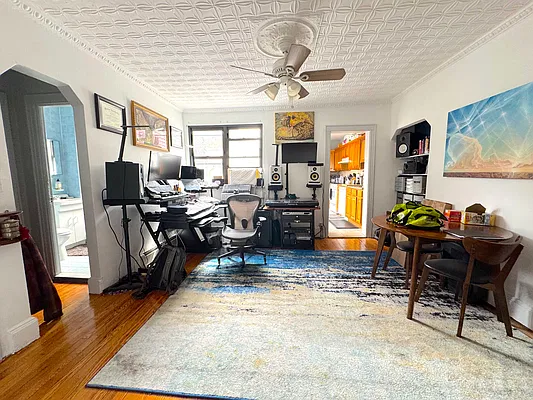 Rented by Capri Jet Realty Corp | media 5