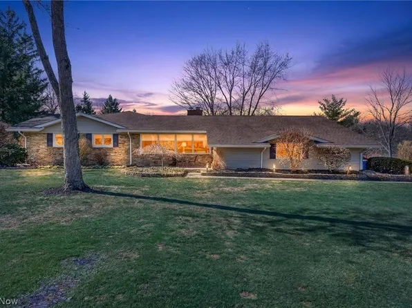 13814 Fox Hills Dr, Novelty, OH 44072