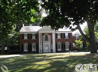 471 Oxford Rd, Grosse Pointe Woods, MI 48236
