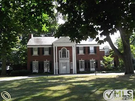 471 Oxford Rd photo 1