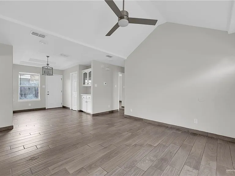 2111 W Western Dr #2 — Photo 5