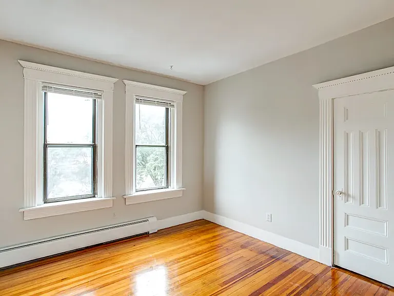 135 Belmont Apartments — Photo 10
