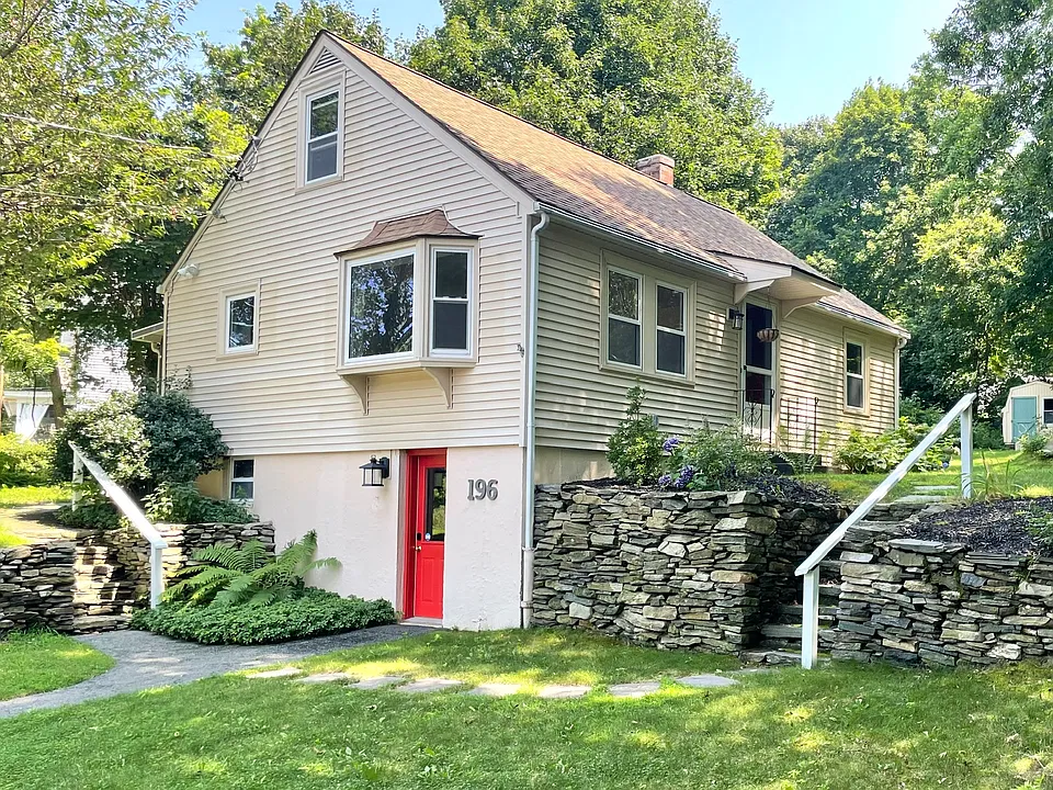 196 Beach St