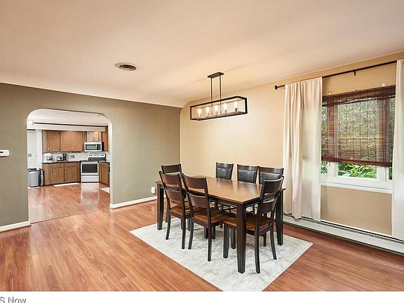 4th image of 271 Lownsdale Ave