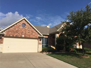 2220 Coopers Hawk Ct, Grand Prairie, TX 75052