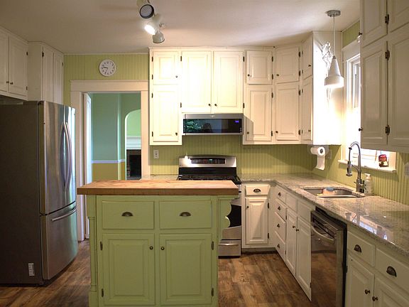 2nd image of 1305 Forest Ln
